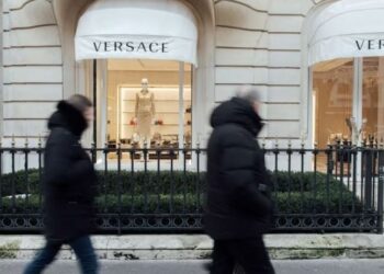Ιταλία: Η Prada αγόρασε τον οίκο Versace