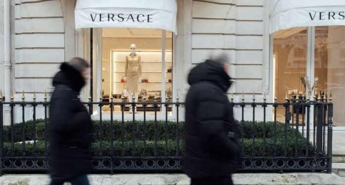 Ιταλία: Η Prada αγόρασε τον οίκο Versace