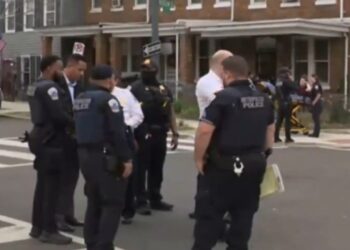 Άντρας επιτέθηκε και τραυμάτισε επτά άτομα με μαχαίρι – Ο δράστης συνελήφθη