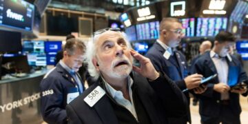 Εκτόξευση των μετοχών στην Wall Street μετά την ανάρτηση Τραμπ για το πάγωμα των δασμών