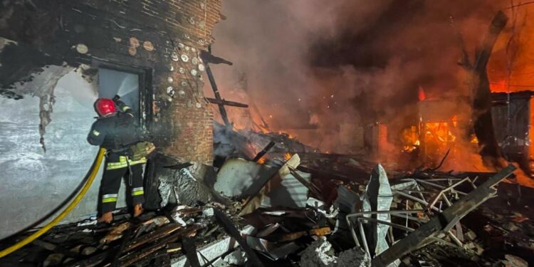 Τουλάχιστον 3 νεκροί και πάνω από 30 τραυματίες από ρωσική επιδρομή στο Χάρκοβο με drones