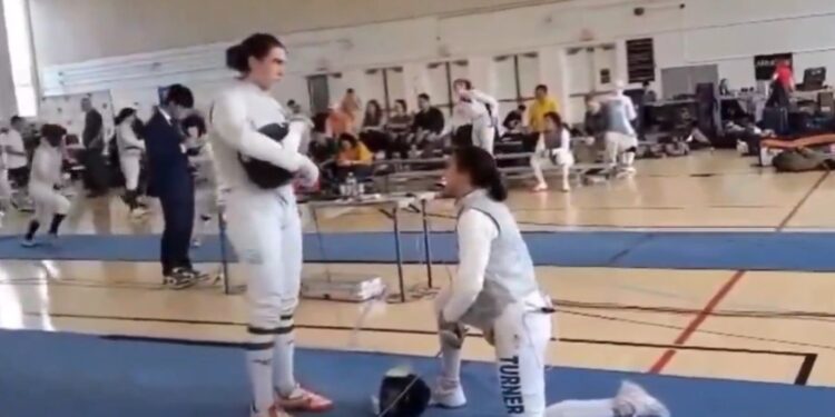 ΗΠΑ: Ξιφομάχος αρνήθηκε να αγωνιστεί εναντίον τρανσέξουαλ αθλήτριας και αποκλείστηκε