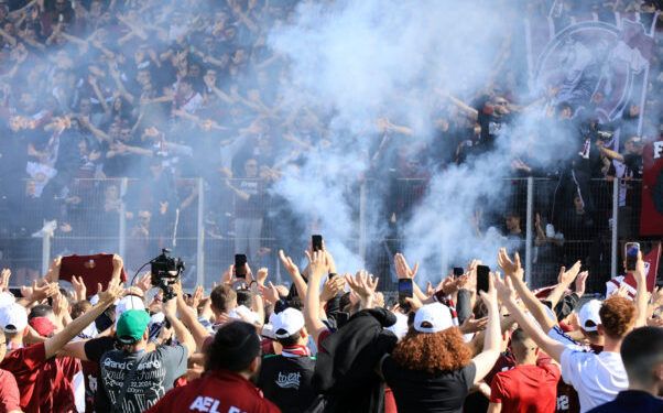 ΑΕΛ-ΠΑΣ Γιάννινα 5-0: Φιέστα ανόδου με επιβλητική «πεντάρα» – Πάρτι σε γήπεδο και εξέδρα