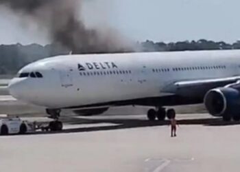 ΗΠΑ: Κινητήρας αεροσκάφους με 282 επιβάτες τυλίχθηκε στις φλόγες κατά την διαδικασία της απογείωσης