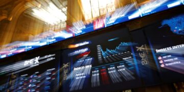 LIVE: Μετά την αιμορραγία των 10 τρισ. οι αγορές αντιδρούν και η Κίνα διαμηνύει ότι θα παλέψει «έως τέλους»