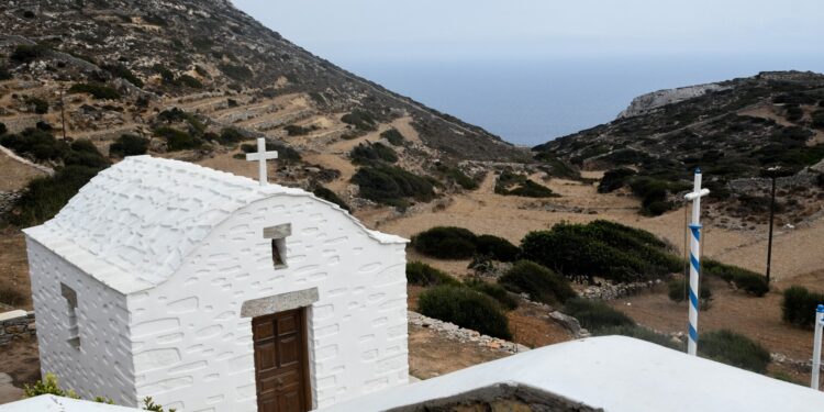 Εορτολόγιο: Μεγάλη Τρίτη – Πού είναι αφιερωμένη η ημέρα, ποιοι γιορτάζουν σήμερα 15 Απριλίου