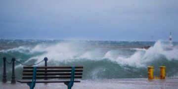 Καιρός: Θυελλώδεις άνεμοι στα ανατολικά ηπειρωτικά και στο Αιγαίο