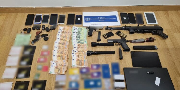 ΕΛ.ΑΣ.: Συμμορία απέσπασε πάνω από 170.000 ευρώ με ψεύτικες αγγελίες πώλησης αυτοκινήτων