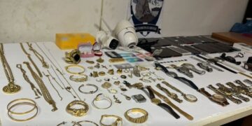 Αττική: Παρίσταναν συντηρητές ανελκυστήρων ή υπαλλήλους της ΔΕΗ και έκαναν κλοπές σε σπίτια ηλικιωμένων – 2 συλλήψεις