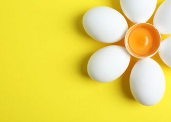 Ο κρόκος ή το ασπράδι είναι πιο καλό για την υγεία; Τι αναφέρει η Mayo Clinic