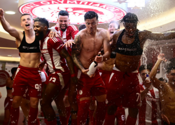 Title celebration at Karaiskakis – Players and fans celebrated the 48th championship