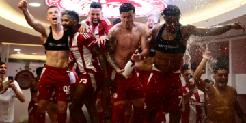 Title celebration at Karaiskakis – Players and fans celebrated the 48th championship