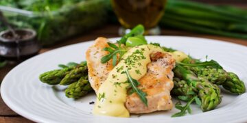 Συνταγή για αρωματικό κοτόπουλο στο φούρνο με σπαράγγια