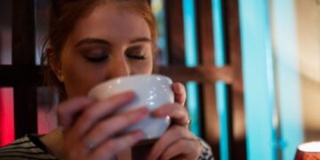 Τα 5 ζεστά ροφήματα που σας βοηθούν να χαλαρώσετε και να κοιμηθείτε καλά