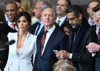 Το τηλεφώνημα του Τραμπ που φρέναρε τον Μπέζος