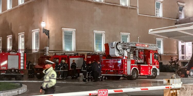 Βουλή: Λήξη συναγερμού – Φάρσα το μήνυμα για βόμβα