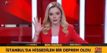 Βίντεο: Η στιγμή του σεισμού κατά τη διάρκεια εκπομπής του CNN Turk