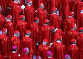 Βατικανό: Αποσύρθηκαν 2 καρνιδάλιοι από το κονκλάβιο για την εκλογή νέου Πάπα