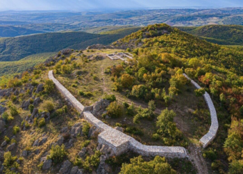 Ανακαλύφθηκε ρωμαϊκό ιερό 1.700 ετών κατά τις ανασκαφές σε ιστορικό κάστρο