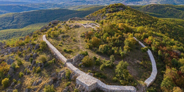 Ανακαλύφθηκε ρωμαϊκό ιερό 1.700 ετών κατά τις ανασκαφές σε ιστορικό κάστρο