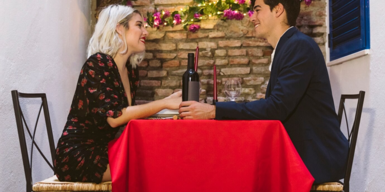 Βγήκαν ραντεβού και εκείνος προσπάθησε να τη βάλει να πληρώσει