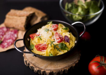 Εκπληκτική συνταγή από σεφ για νόστιμο πιάτο ζυμαρικών με έμπνευση από τις «μπλε ζώνες» της μακροζωίας