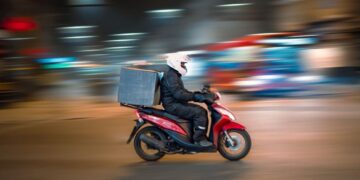 Θεσσαλονίκη: Διανομέας δέχθηκε άγρια επίθεση από άγνωστο