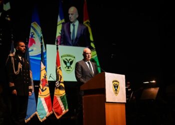 «Για να επιβιώσει η Ελλάδα πρέπει να τα αλλάξουμε όλα»