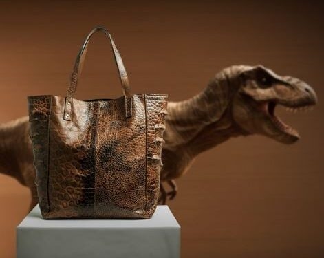Θα φορούσατε ρούχα και θα χρησιμοποιούσατε τσάντες από δέρμα… Τυραννόσαυρου;