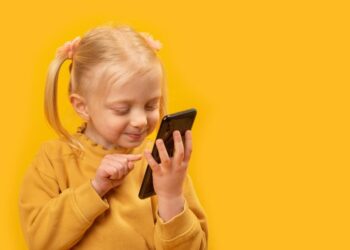 Πώς να προστατέψετε το παιδί σας από διαδικτυακές απάτες
