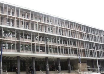 Ελεύθεροι οι 6 υπάλληλοι της Ιατροδικαστικής Υπηρεσίας που κατηγορούνται για χρηματισμό