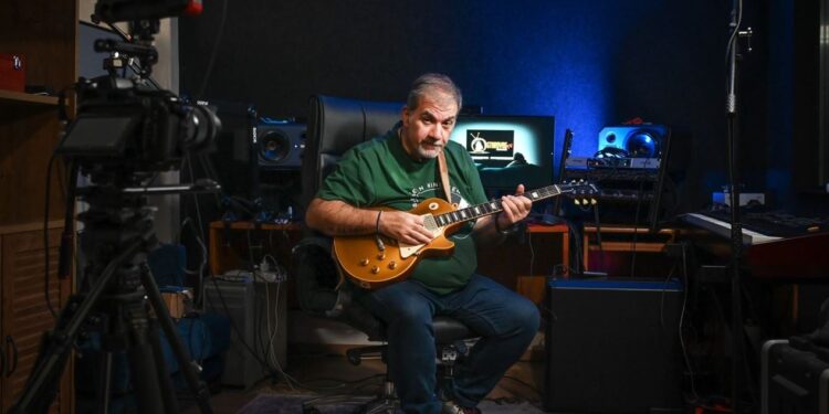 Δημήτρης Σταρόβας: Η ανάρτηση για τα πρώτα του γενέθλια μετά την περιπέτεια της υγείας του