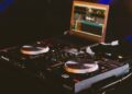 Γνωστοί DJ οι εμπλεκόμενοι στο αιματηρό επεισόδιο – Στο νοσοκομείο ο ένας μετά τον τραυματισμό με μαχαίρι στο κεφάλι