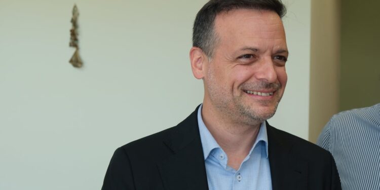 «Να ανοίξουμε διαύλους επικοινωνίας με την Ομογένεια για στενότερη συνεργασία»