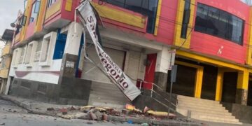 Ζημιές σε κτίρια και πετρελαϊκές εγκαταστάσεις