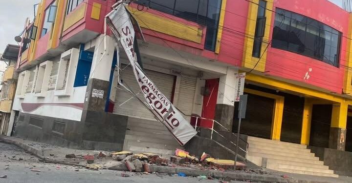 Ζημιές σε κτίρια και πετρελαϊκές εγκαταστάσεις