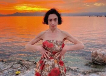 Αποδομεί τα υβριστικά σχόλια και τον μισογυνισμό με μια πρόταση