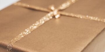 Ποιοι γιορτάζουν σήμερα 15 Απριλίου