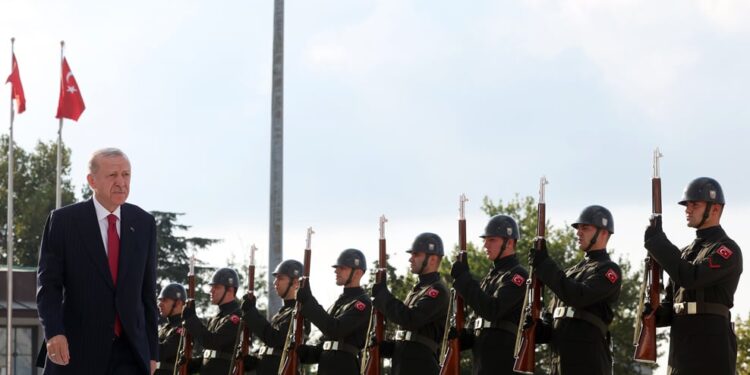 Να γίνει Συρία ή Λιβύη