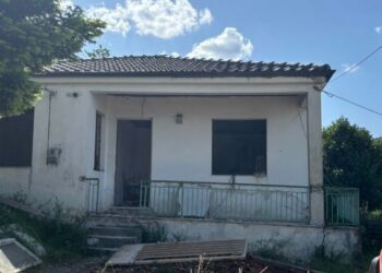 Φάρσαλα: Δόκιμος πυροσβέστης ο 19χρονος που καταπλακώθηκε από τοίχο