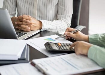 Φορολογικές δηλώσεις: Ετήσιο εισόδημα έως και 10.000 ευρώ δήλωσαν σχεδόν οι μισοί φορολογούμενοι