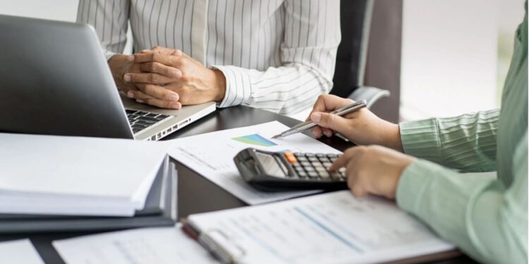 Φορολογικές δηλώσεις: Ετήσιο εισόδημα έως και 10.000 ευρώ δήλωσαν σχεδόν οι μισοί φορολογούμενοι