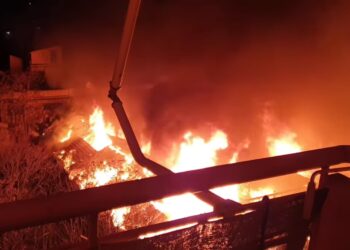 Δείτε βίντεο από την πυρκαγιά στο παλαιό εργοστάσιο της Εριουργίας