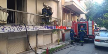 Φωτιά σε διαμέρισμα στη Θεσσαλονίκη – Νοσηλεύτρια απεγκλώβισε ηλικιωμένο