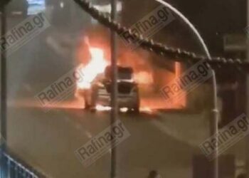 Νέα Μάκρη: Αυτοκίνητο τυλίχτηκε στις φλόγες – Άμεση η επέμβαση της πυροσβεστικής