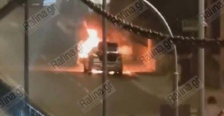 Νέα Μάκρη: Αυτοκίνητο τυλίχτηκε στις φλόγες – Άμεση η επέμβαση της πυροσβεστικής