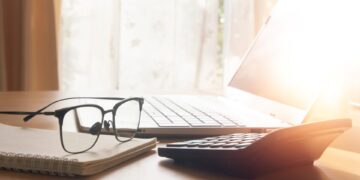 Από τον Ιούλιο η απαλλαγή των «μικρών» από τον ΦΠΑ