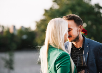 Εάν ο σύντροφός σας κάνει αυτά τα 7 πράγματα, επενδύει συναισθηματικά στη σχέση σας