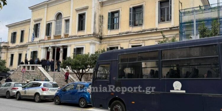 Ελεύθεροι με περιοριστικούς όρους οι δύο εμπλεκόμενοι για την αιματηρή συμπλοκή με πυροβολισμούς 