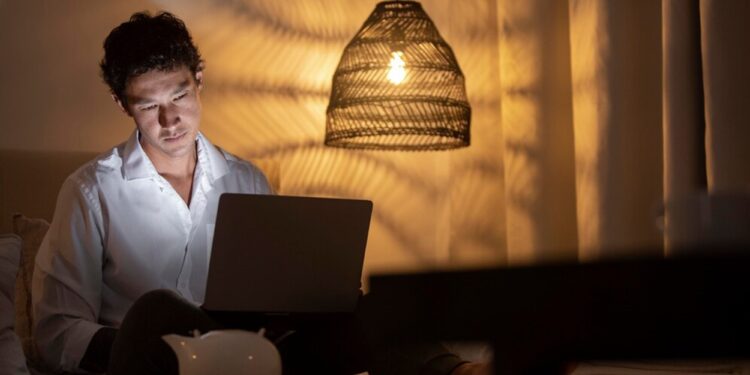 Ύπνος: Γιατρός αποκαλύπτει την Νο1 αιτία που ξυπνάτε στις 3 τα ξημερώματα